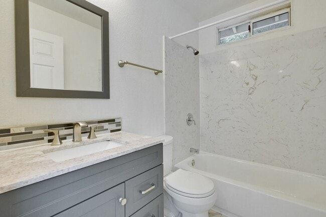 Building Photo - I Street