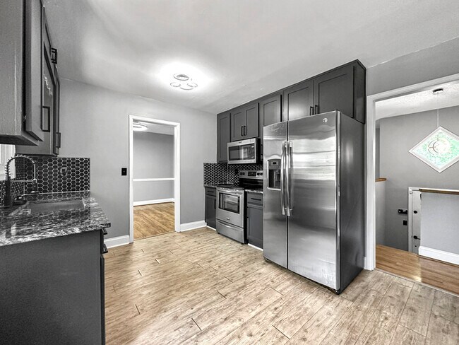 Building Photo - Beautiful 4-Bedroom Home with Modern Ameni...
