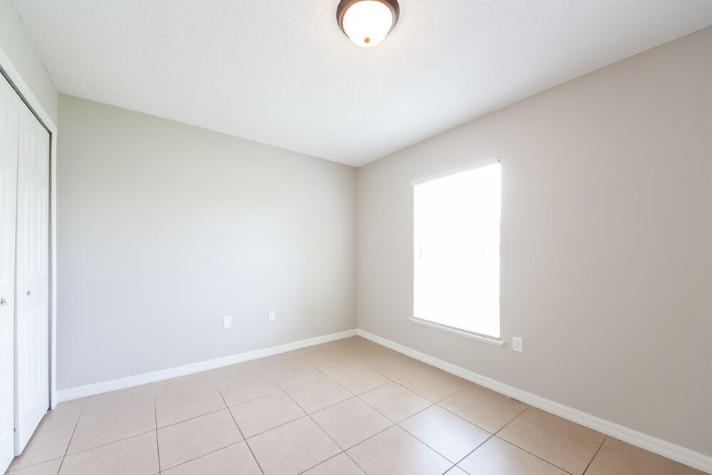 Building Photo - 330 Medina Ct