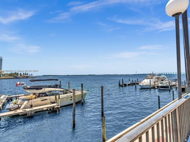Building Photo - 825 Brickell Bay Dr