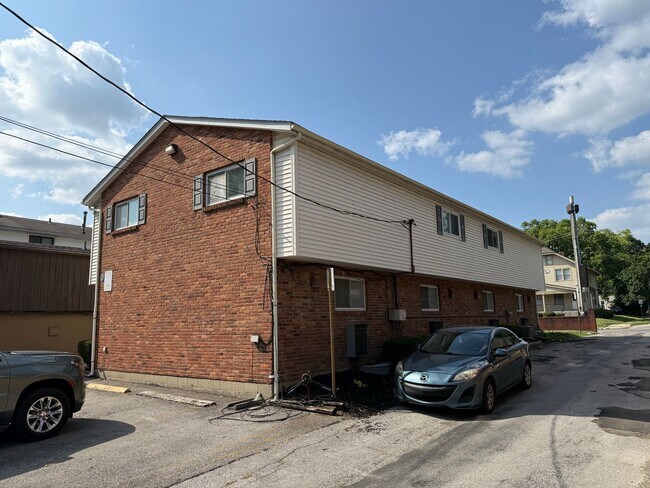 Building Photo - 105 W Northwood Ave