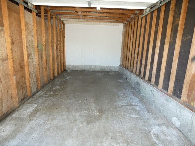 Building Photo - **Beautiful Duplex**