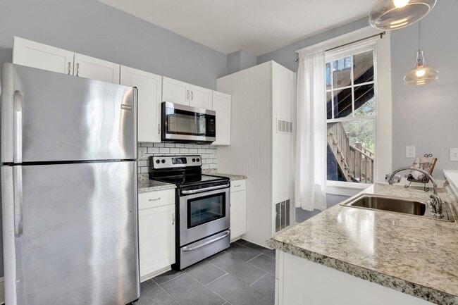Building Photo - 25 E 33rd St