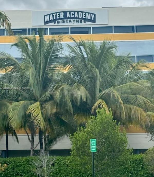 Building Photo - 2425 NE 135th St