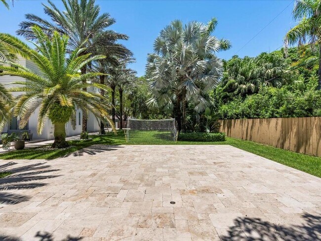 Building Photo - 3917 S Le Jeune Rd