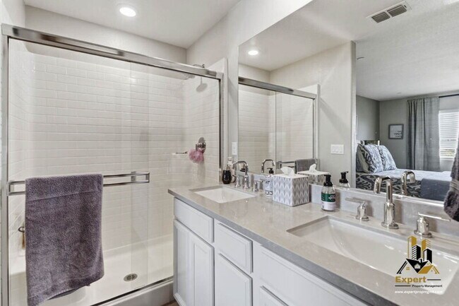 Building Photo - 8256 Schellhous Dr