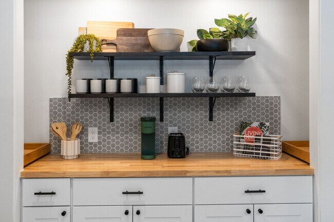 Building Photo - Stylish & Turnkey Furnished 2-BR Daylight Basement Apartment – Utilities + Wi-Fi Included