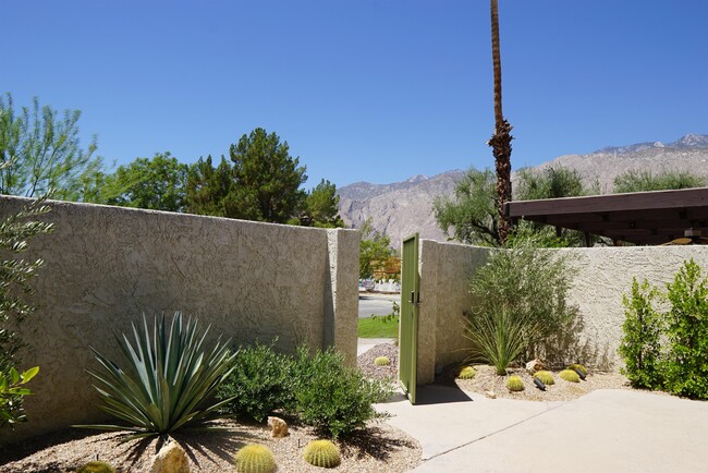 Building Photo - 204 N Hermosa Dr