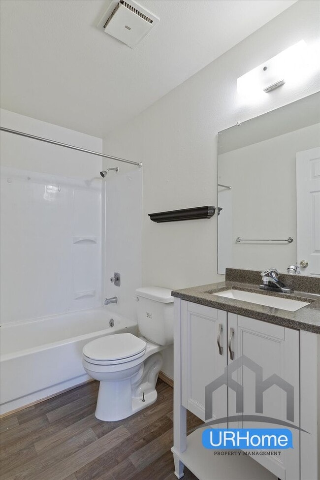 Building Photo - Nguyen Triplex