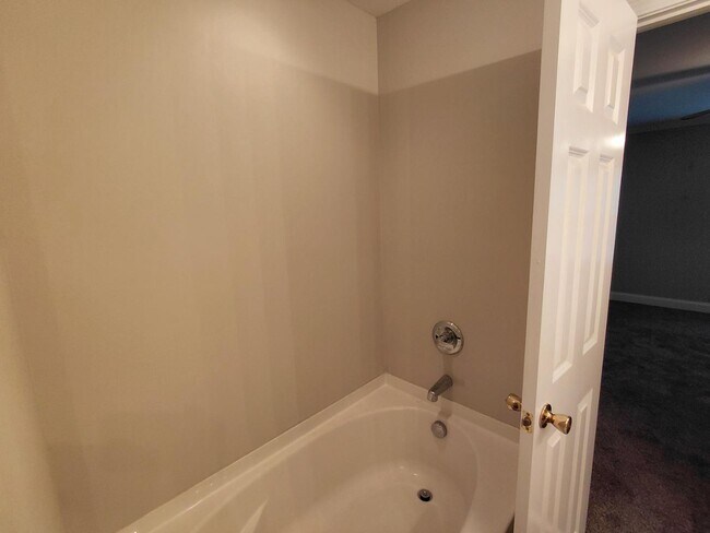 Building Photo - 300 Hampton Forest Dr