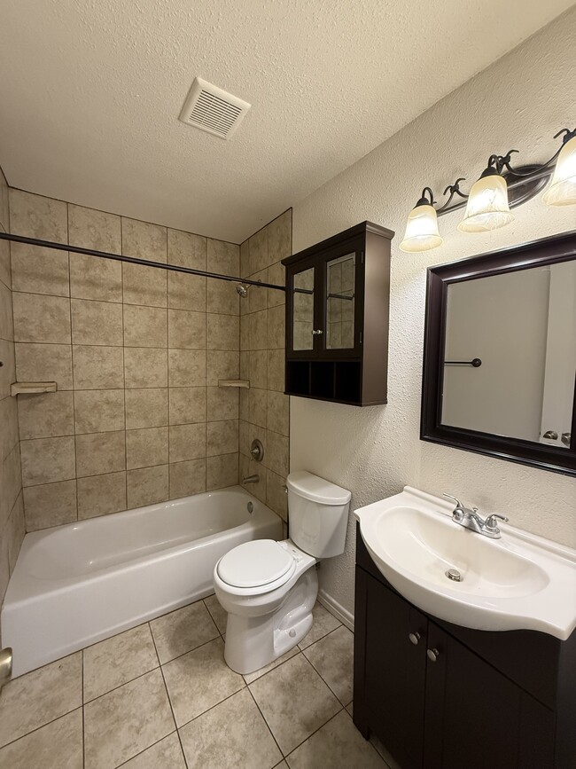 Building Photo - 7665 Dahlen St