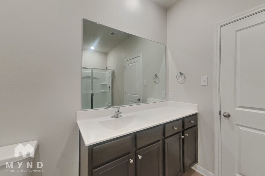 Building Photo - 15431 Maple Ter Dr