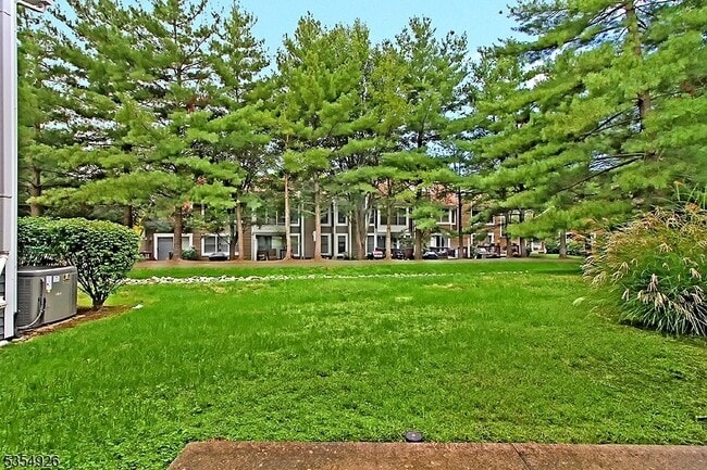Building Photo - 3 Knollcrest Rd