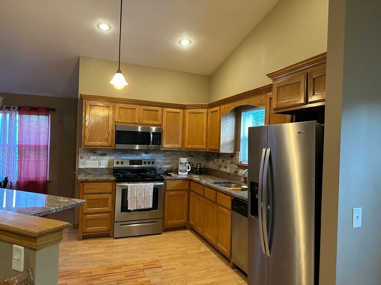Building Photo - 13327 Longridge Ln