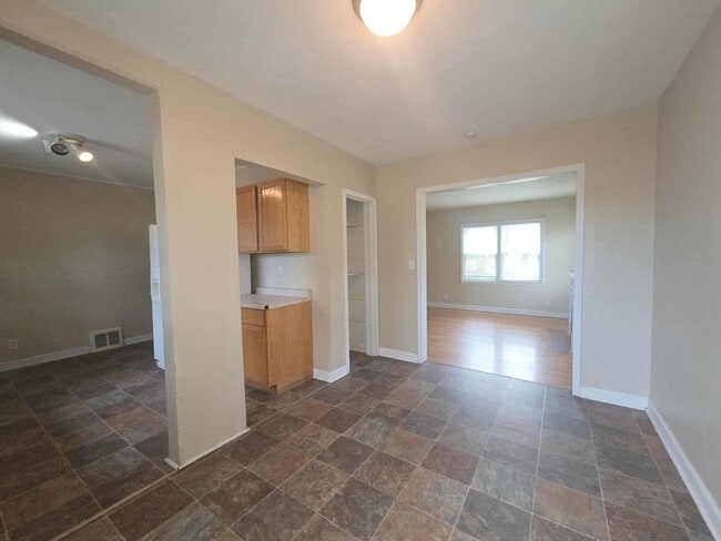Building Photo - Spacious home for rent!
