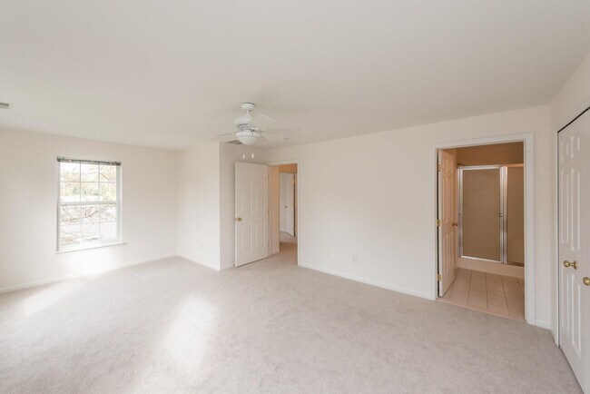 Building Photo - 2800 S Knightsbridge Cir