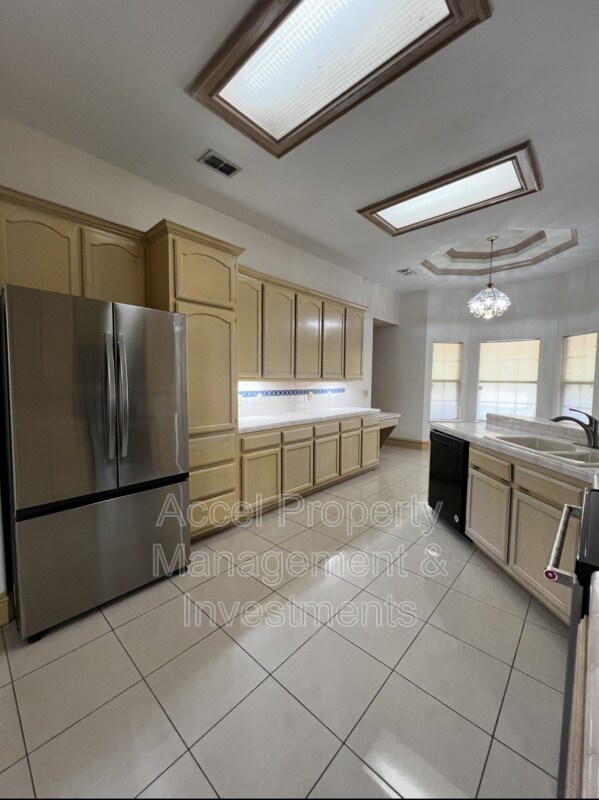 Building Photo - 1703 Sunrise