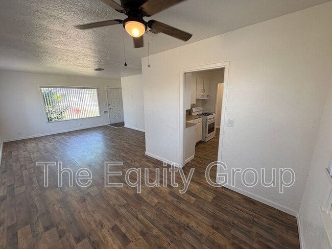 Building Photo - 495 N Perry Ave