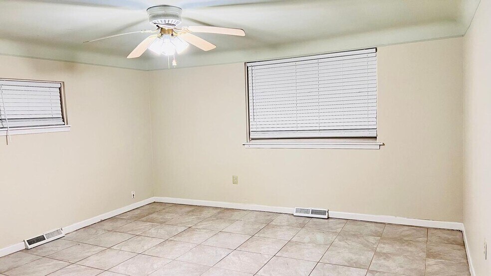 Building Photo - 25323 Orchard Lake Rd