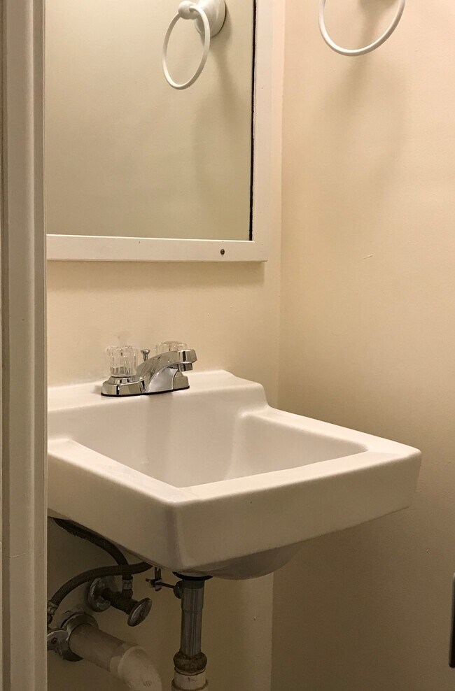 Building Photo - 1816 A St SE