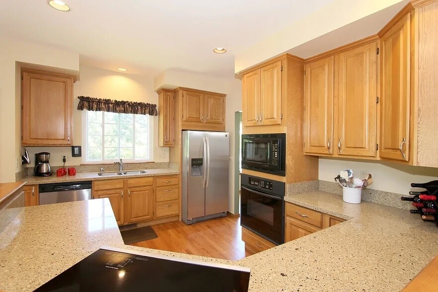 Building Photo - 4990 Nightshade Cir