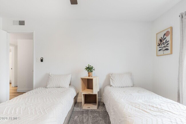 Building Photo - 2529 E Commonwealth Cir