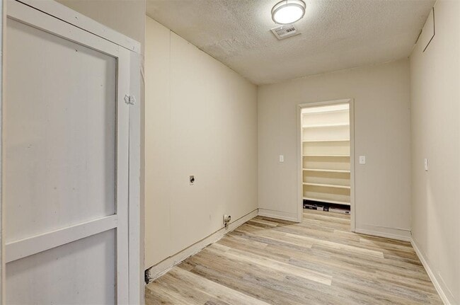 Building Photo - 206 Del Mar Dr
