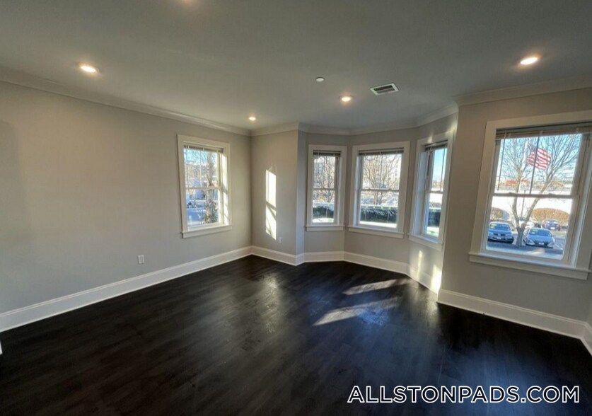 Building Photo - 80 N Beacon St
