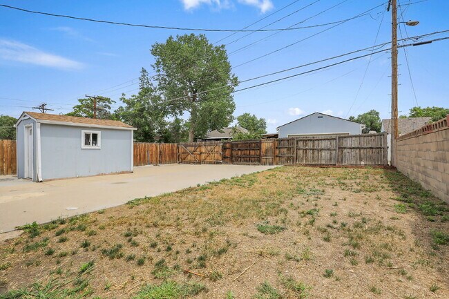 Building Photo - $2,850 - 3 Bed, 2 Bath Updated Home in Den...