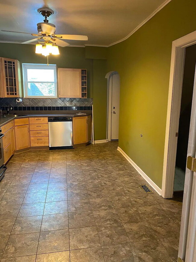 Building Photo - Charming 2BR South Side Home | Updated Kitchen w/ Dishwasher | Prime Pittsburgh Location