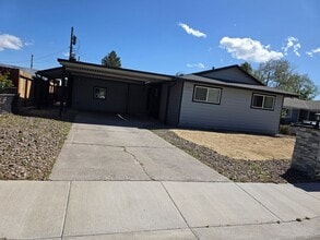 Building Photo - 3280 Everett Dr