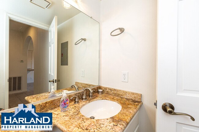 Building Photo - 3882 Creststone Pl