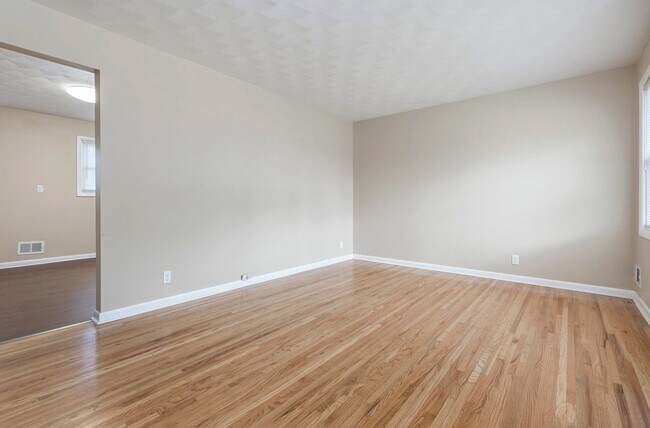 Building Photo - 3857 Darlene Dr