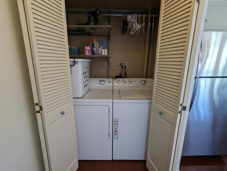 Laundry - 2090 E Mountain St