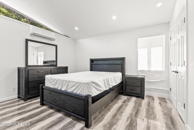 Building Photo - 512 Deal Rd