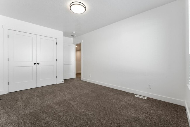 Adams Second Floor Bedroom II - Madison Towns