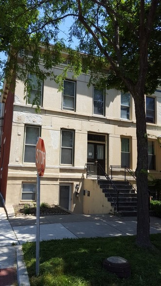 Exterior - 801 S Leavitt St