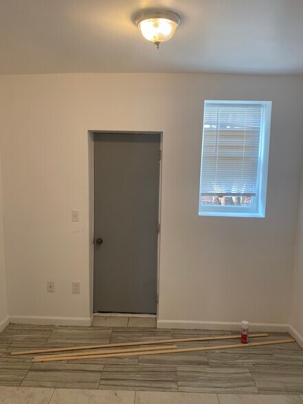 Building Photo - 5629 Malcolm St