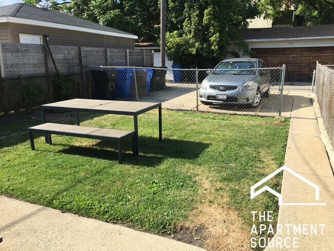 Building Photo - 3434 W Drummond Pl