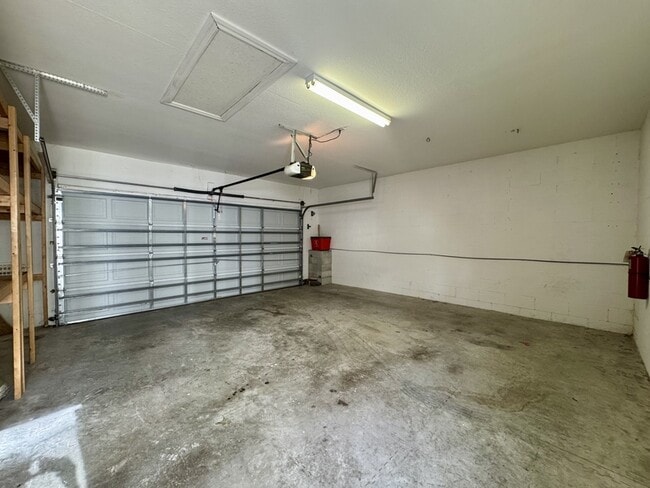 Building Photo - 13221 Silver Strand Falls Dr