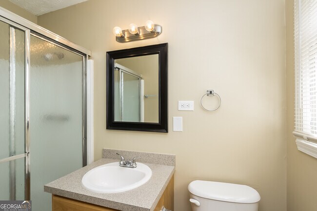 Building Photo - 6471 Chickasaw Dr