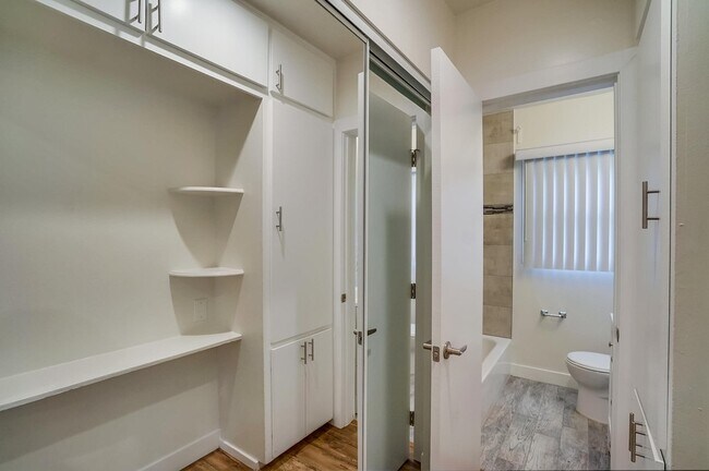 Building Photo - 457 W 4th St