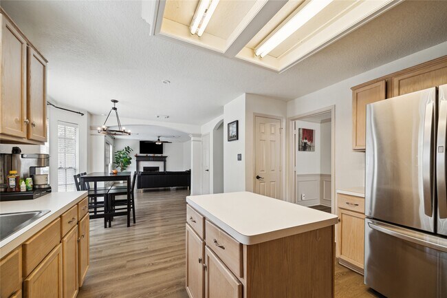 Building Photo - 25619 Oakridge Forest Ln