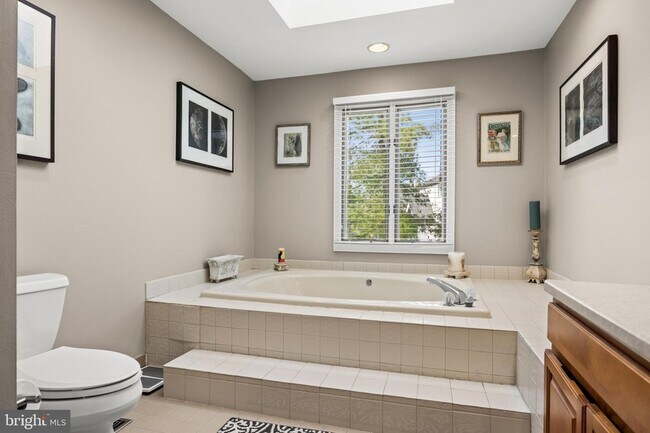 Building Photo - 1410 Chanticleer
