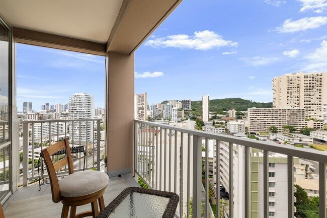 Building Photo - High floor, corner unit at Makiki Towers. Partially furnished, renovated 2-bedroom, 1.5 bathroom ...