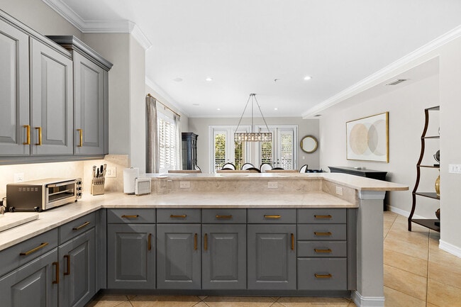 Building Photo - 2864 Tiburon Blvd E