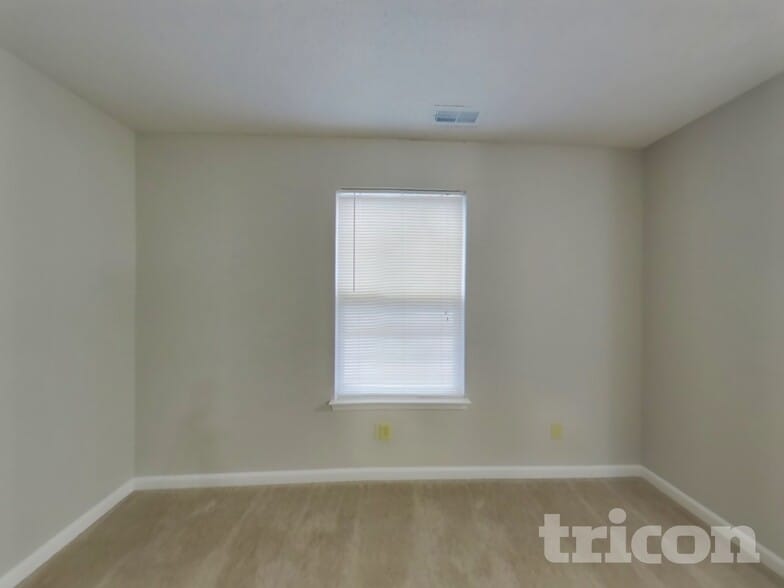 Building Photo - 1296 Edgewater Dr