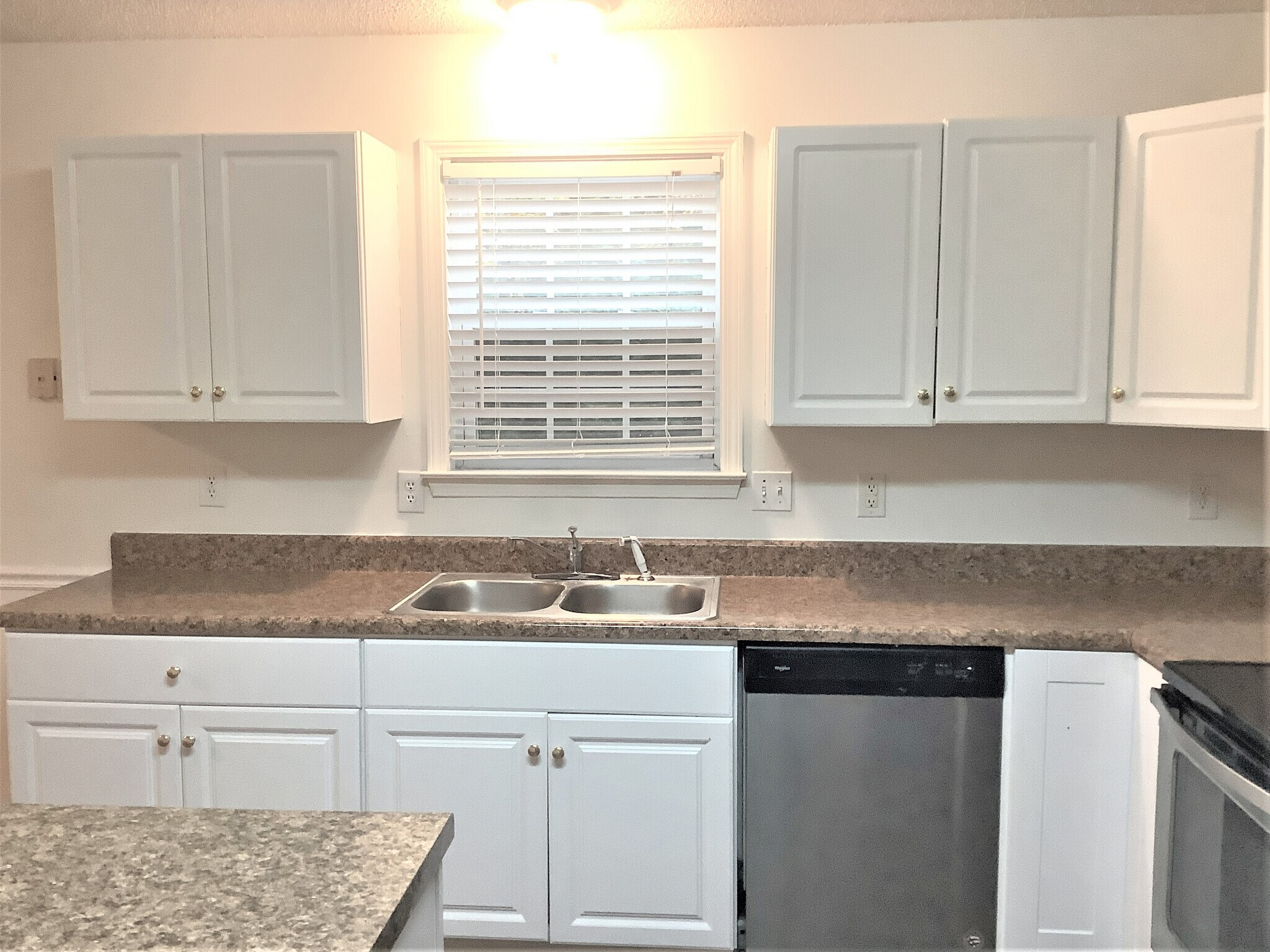 Building Photo - 106 Sweetland Ct