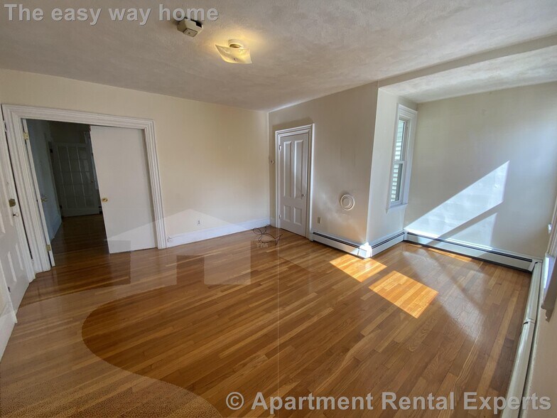 Building Photo - 112 Thorndike St