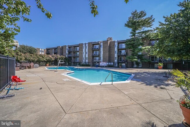 Building Photo - 4 S Van Dorn St